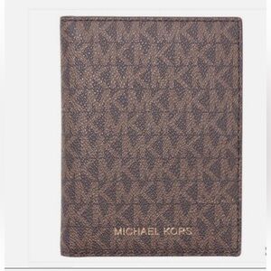 ✨NWOT - Michael Kors Bedford Travel Passport Leather Wallet Holder✨